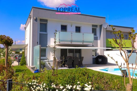 Luxury home in Hörsching, Politischer Bezirk Linz-Land