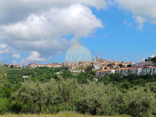 Land in Buje, Grad Buje