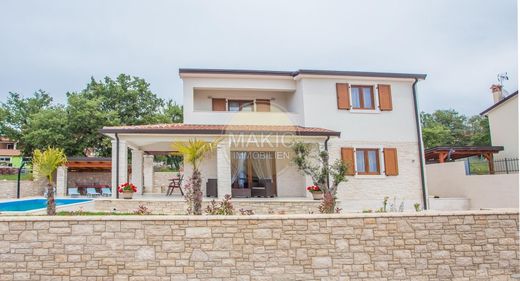 Casa di lusso a Kaštelir, Kaštelir-Labinci