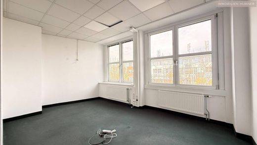Escritório - Schwechat, Politischer Bezirk Bruck an der Leitha