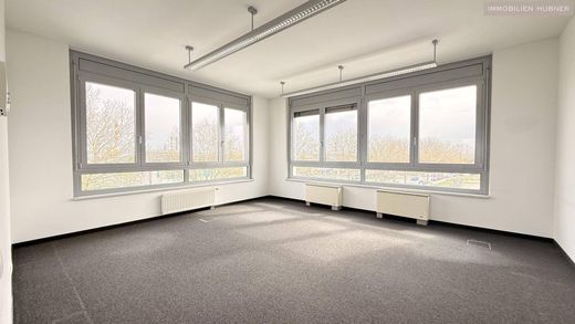 Office in Schwechat, Politischer Bezirk Bruck an der Leitha