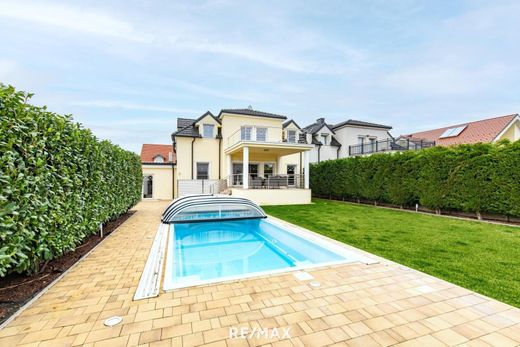 Maison de luxe à Parndorf, Politischer Bezirk Neusiedl am See