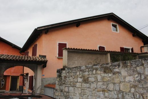 Luxe woning in Castel San Pietro, Mendrisio District