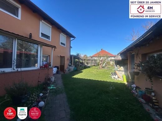 Maison de luxe à Strasshof an der Nordbahn, Politischer Bezirk Gänserndorf
