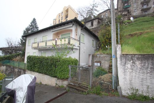 Πολυτελή κατοικία σε Montagnola, Lugano