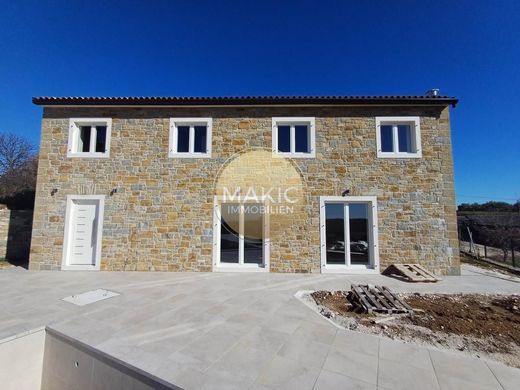 Элитный дом, Buje, Grad Buje