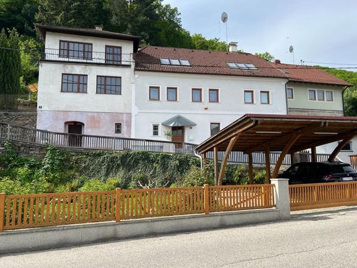 Lüks ev Imbach, Politischer Bezirk Krems