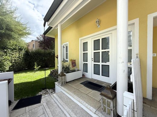 Элитный дом, Enzesfeld, Politischer Bezirk Baden