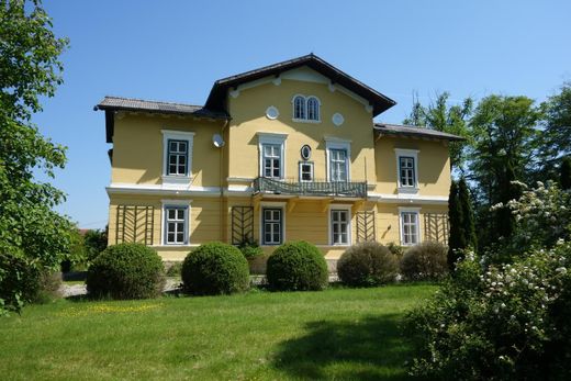 Villa Laakirchen, Politischer Bezirk Gmunden