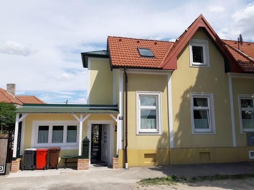 Luxe woning in Bisamberg, Politischer Bezirk Korneuburg