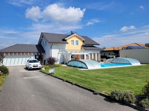 Luxury home in Neukirchen bei Lambach, Wels-Land