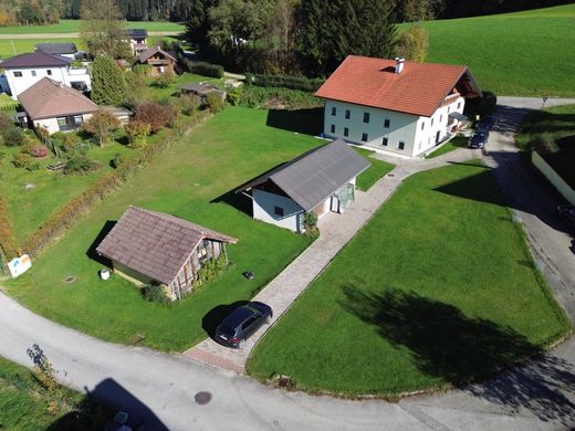 Luxury home in Frankenmarkt, Politischer Bezirk Vöcklabruck