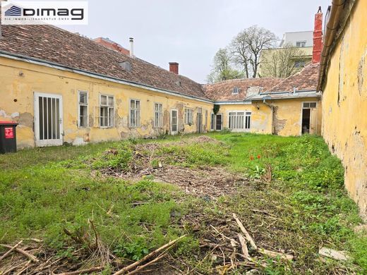 Land in Baden bei Wien, Politischer Bezirk Baden