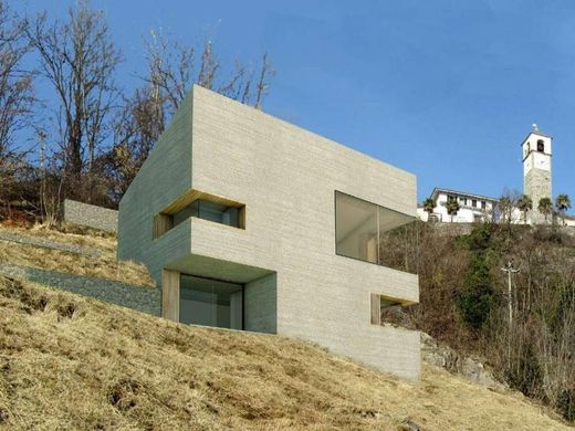 Luxury home in Mergoscia, Locarno District
