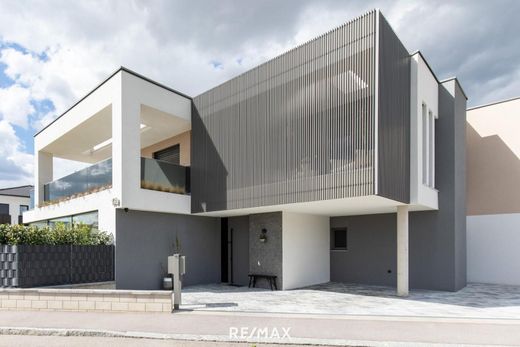 Maison de luxe à Bruck an der Leitha, Politischer Bezirk Bruck an der Leitha