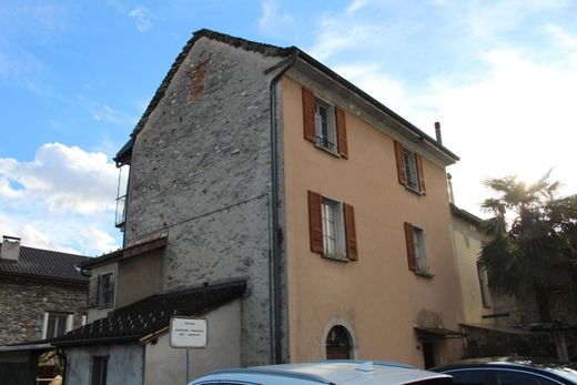 Luxus-Haus in Cugnasco, Locarno