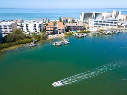 Indian Shores, Pinellas Countyのタウンハウス