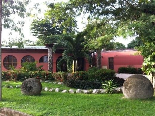 Otel Coco, Sardinal, Carrillo