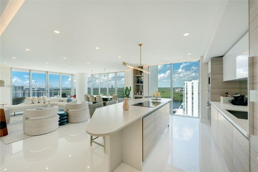 Luxury home in Sunny Isles Beach, Miami-Dade