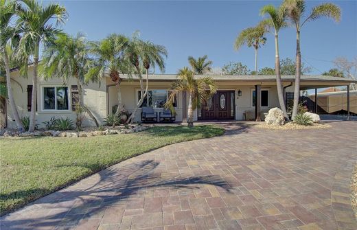 Luxury home in Madeira Beach, Pinellas County
