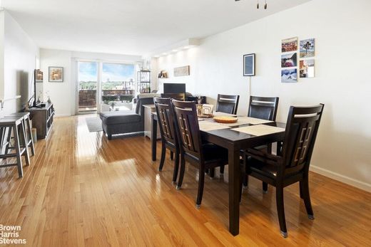 Appartamento a Forest Hills, Queens County