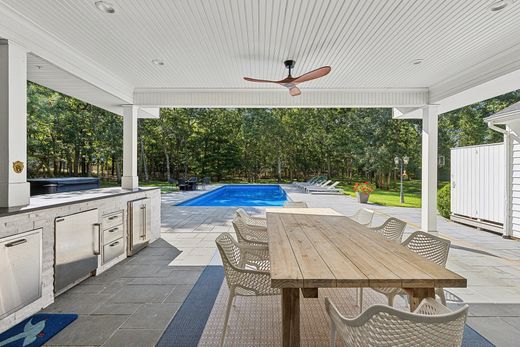 Luxury home in Wainscott, Suffolk County