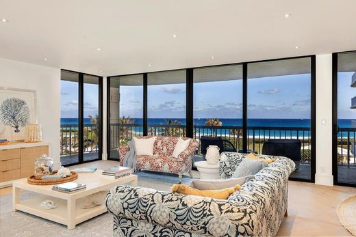 Apartment in Palm Beach, Florida
