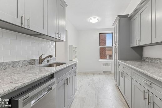 Piso / Apartamento en Forest Hills, Queens County