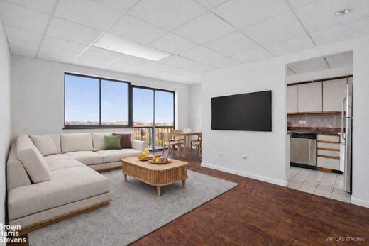 Piso / Apartamento en Rego Park, Queens County