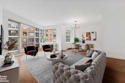 Apartment in Midtown East, New York County
