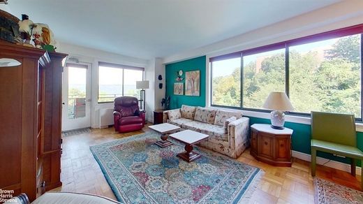 Apartment in Riverdale, Bronx County