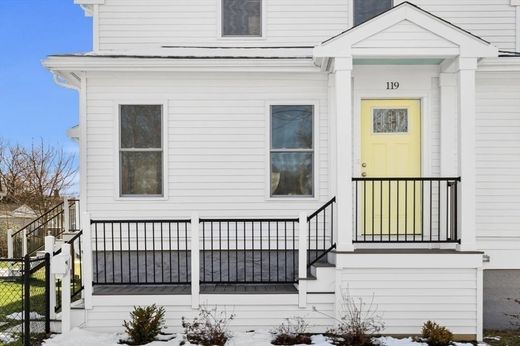 Luxury home in Fall River, Bristol County