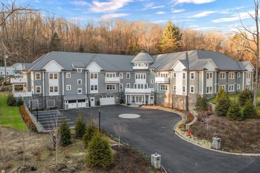 Townhouse - Armonk, Westchester County