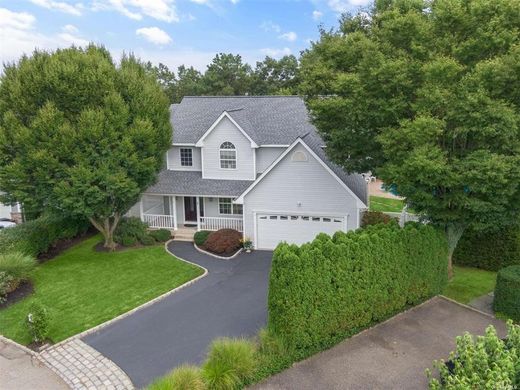 Luxury home in Commack, Suffolk County