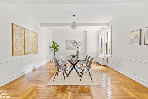 Apartment / Etagenwohnung in Prospect Heights, Kings County