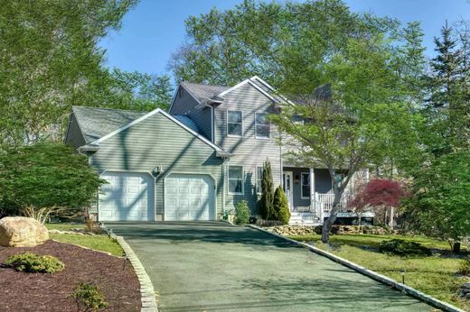 Luxury home in North Sea, Suffolk County