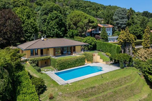 Villa in Lesa, Provincia di Novara