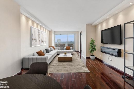 Apartment / Etagenwohnung in Forest Hills, Queens County