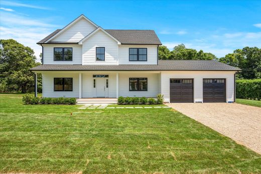 Luxury home in Hampton Bays, Suffolk County