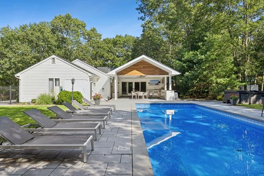 Luxury home in Wainscott, Suffolk County