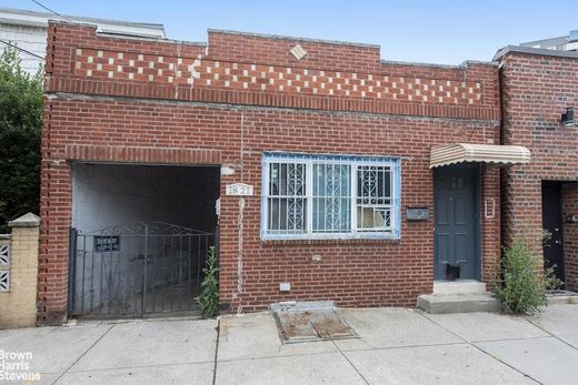 Luxury home in Astoria, Queens