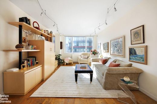 Apartment in Midtown East, New York County