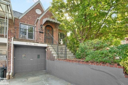 منزل ﻓﻲ Corona, Queens County