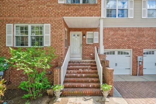 Luxury home in Watchung, Somerset County