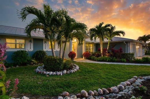 Luxury home in Holmes Beach, Manatee County