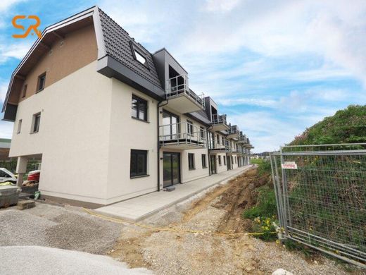 Apartment / Etagenwohnung in Strasswalchen, Politischer Bezirk Salzburg-Umgebung