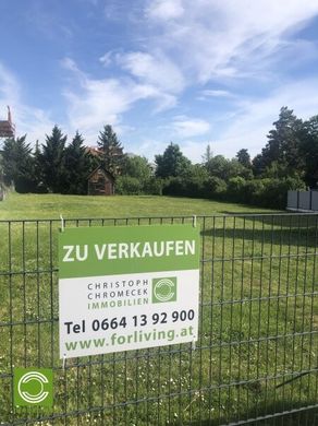Land in Brunn am Gebirge, Politischer Bezirk Mödling