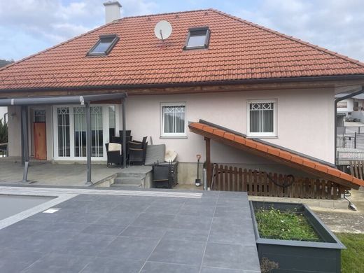 Luxus-Haus in Ternitz, Politischer Bezirk Neunkirchen