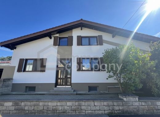 Lüks ev Pasching, Politischer Bezirk Linz-Land