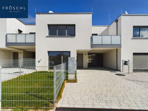 Luxury home in Wolkersdorf im Weinviertel, Politischer Bezirk Mistelbach
